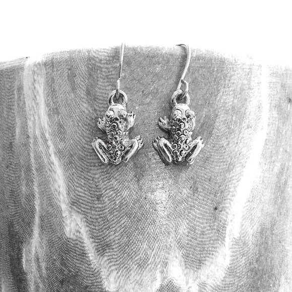 Miniature Tiny Frog Amphibian Animal Lover Charm Earrings - Picture 4 of 4